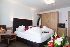 Łóżko lub łóżka w pokoju w obiekcie Hotel Sonnleiten
