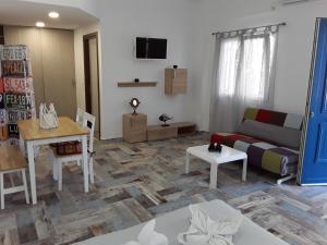 TV a/nebo společenská místnost v ubytování Azalea Hotel