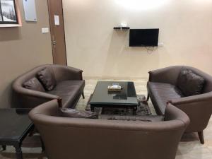 TV a/nebo společenská místnost v ubytování Safwt Aldyar Furnished Units