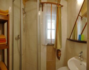 A bathroom at Ferienwohnung Steiner