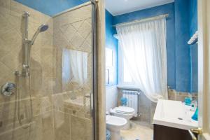 Ένα μπάνιο στο Stradivari Luxury Apartment +15 φωτογραφίες