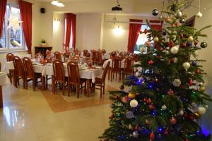 Restauracja lub miejsce do jedzenia w obiekcie Dunajecki Dworek