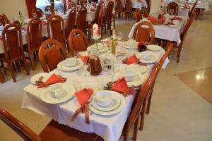 Restauracja lub miejsce do jedzenia w obiekcie Dunajecki Dworek