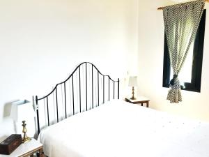 เตียงในห้องที่ Villa Celest