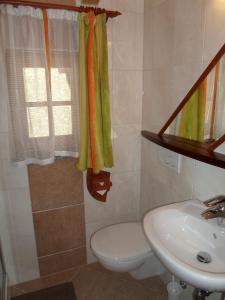 A bathroom at Ferienwohnung Steiner