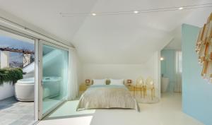 Postel nebo postele na pokoji v ubytování Boutique Hotel Imperialart