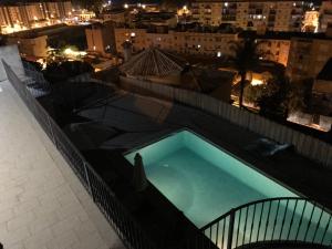 Basen w obiekcie Rooms in Seafront Villa lub w pobliżu