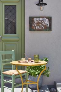 Imagine din galeria proprietății Aeon Suites - Adults Only în Pirgos