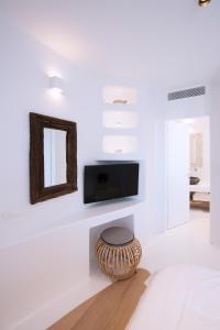 Televízia a/alebo spoločenská miestnosť v ubytovaní Phos Home by Rocks Estates