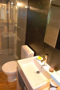 Koupelna v ubytování Ferienwohnung Troegligasse + 20 fotografií