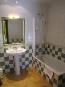 Koupelna v ubytování Hotel Rural La Dehesilla