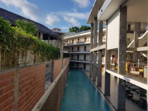 a view of a canal between two buildings at Gran Hotel de Lago - Shushufindi in Shushufindi