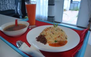 Makanan di atau berdekatan hotel