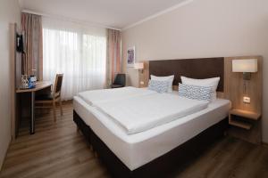 Postel nebo postele na pokoji v ubytování Hotel Berliner Bär