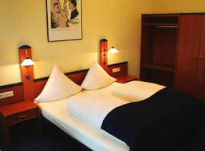 Postel nebo postele na pokoji v ubytování Hotel Goldene Krone