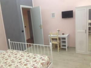 a bedroom with a bed and a table and a desk at i milord in Castel San Giorgio