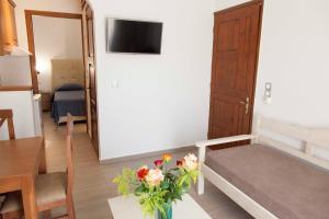 Gallery image of Sunny Suites in Maleme