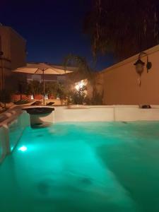 Bazén v ubytování Palazzo Volta Boutique Luxury B&B nebo v jeho okolí