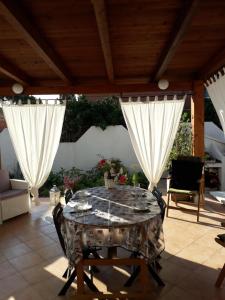 A balcony or terrace at Sole D'oro IUN S4354