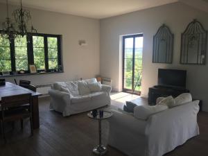 Χώρος καθιστικού στο Villa Okale