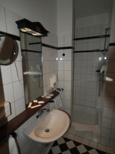 Koupelna v ubytování Hotel Goldene Krone