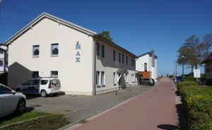 a white building on the side of a street at Merikoti in Glowe