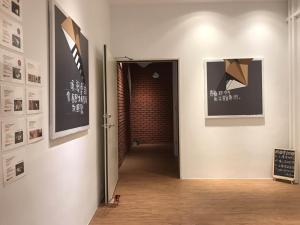 Master Chitow Hostel 면허증, 상장, 서명, 기타 문서