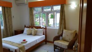 Postel nebo postele na pokoji v ubytování Hibiscus House Seychelles Self Catering