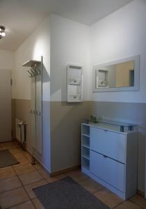 a bathroom with a sink and a mirror at Merikoti in Glowe