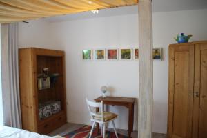 a bedroom with a desk and a bed and a chair at Apartment Rheingold in Bayreuth