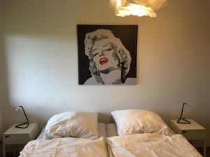 Ein Bett oder Betten in einem Zimmer der Unterkunft Ferienwohnungen Reschenhof
