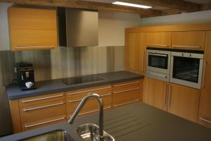 Köök või kööginurk majutusasutuses Mühlenchalet