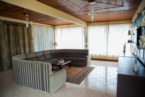 a living room with a couch and a table at Pousada Recanto Feliz Itatiba in Itatiba