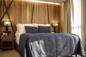 A bed or beds in a room at Extenso Hotel