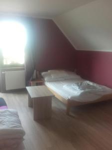 Postel nebo postele na pokoji v ubytování Pokoje i domki Monika