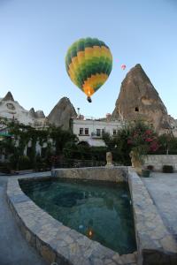 Bazén v ubytování Roc Of Cappadocia nebo v jeho okolí