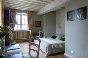 Postel nebo postele na pokoji v ubytování Hôtel Tanquerey de La Rochaisière