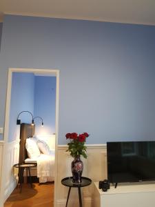 a living room with a vase with flowers on a table at Tres Bel Appartement Vieux Port De Bastia in Bastia
