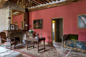 Posezení v ubytování Hôtel Tanquerey de La Rochaisière