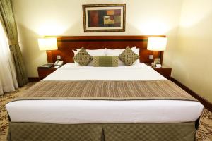 Postel nebo postele na pokoji v ubytování Ramee Royal Hotel