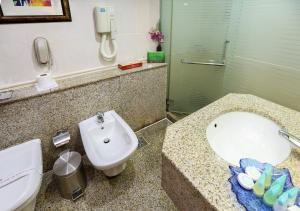 
a bathroom with a sink, toilet and bathtub at Ramee Royal Hotel in Dubai
