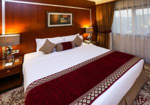 Postel nebo postele na pokoji v ubytování Ramee Royal Hotel