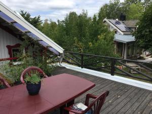 Imagen de la galería de Gästvåning i Hajstorp, en Töreboda 14 fotos más