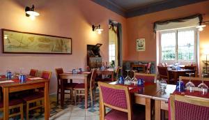 A restaurant or other place to eat at Hotel Del Borgo