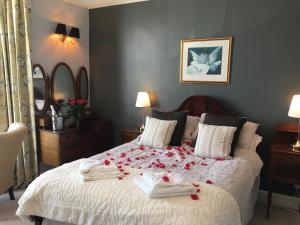 a bedroom with a bed with roses on it at Wavecrest in Barmouth