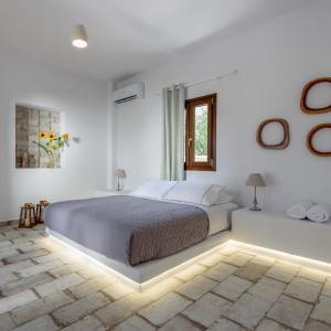 Giường trong phòng chung tại Elia Residences Santorini