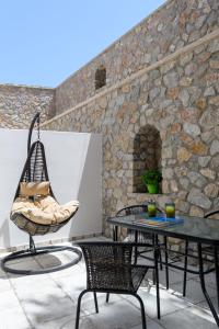 A seating area at Elia Residences Santorini