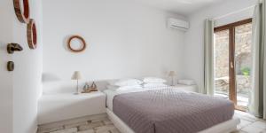 A bed or beds in a room at Elia Residences Santorini