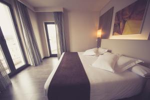 Postel nebo postele na pokoji v ubytování Hotel Aroi Ponferrada