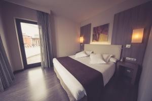 Postel nebo postele na pokoji v ubytování Hotel Aroi Ponferrada